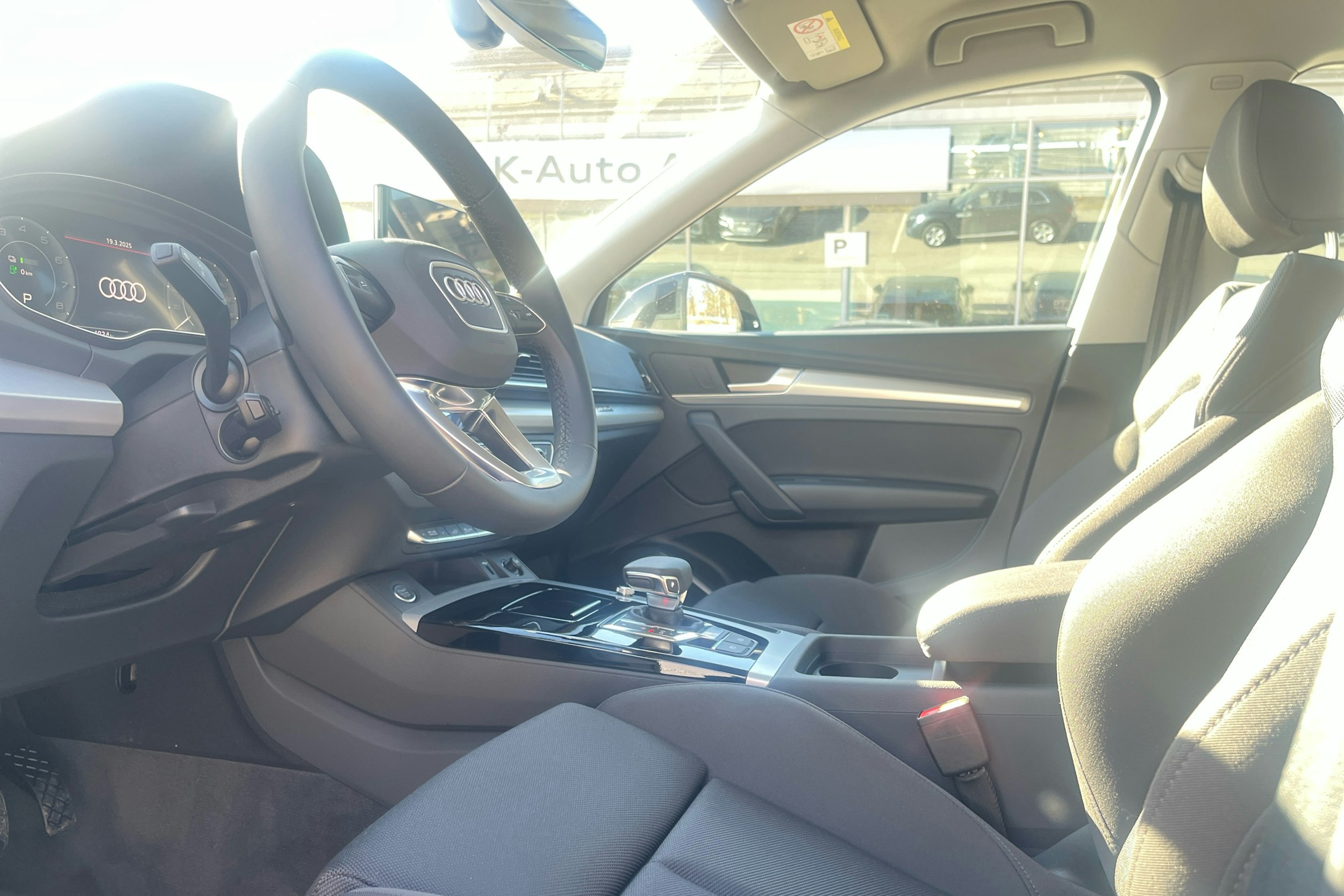 Harmaa Audi Q5 2025 kuva 6.