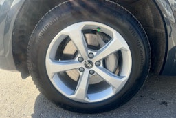 Harmaa Audi Q5 2025 kuva 9.