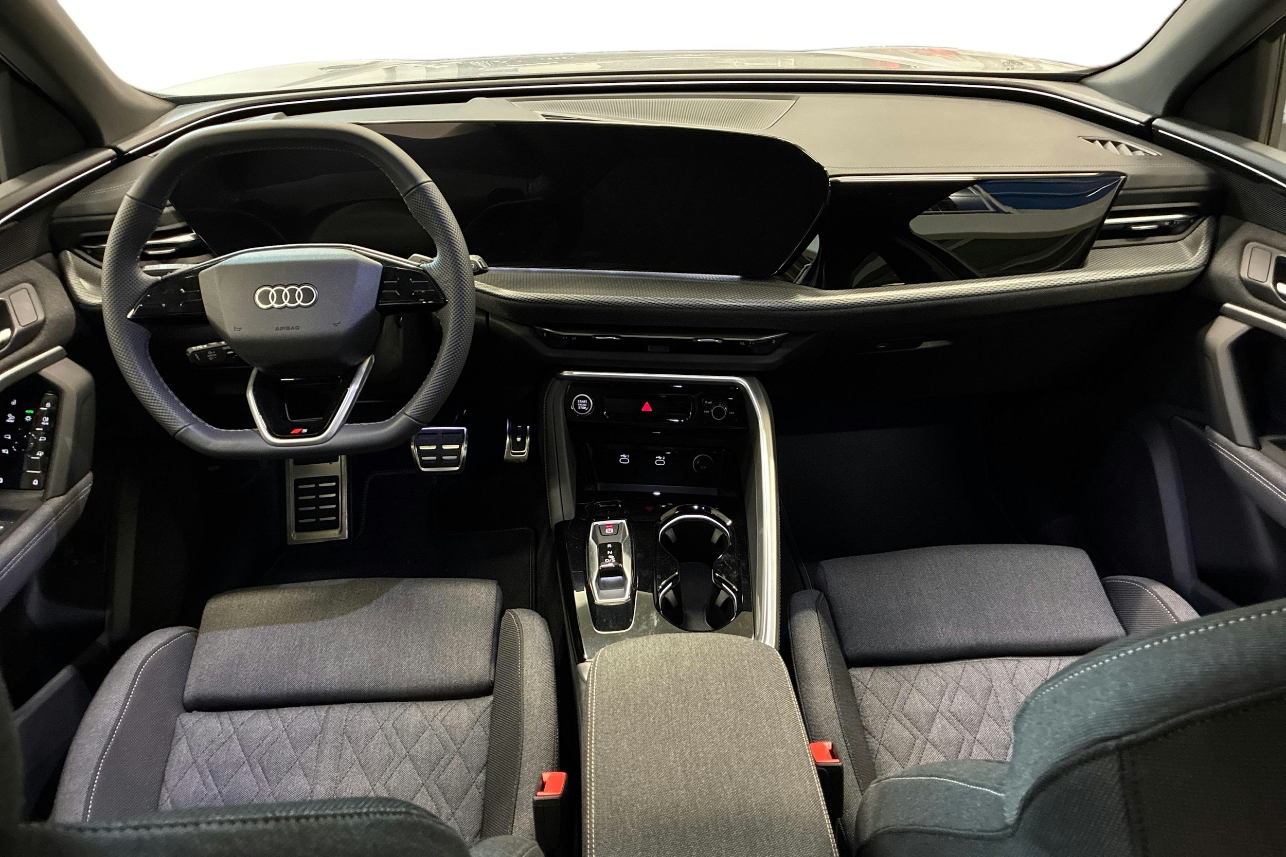 harmaa Audi Q5 2025 kuva 7.