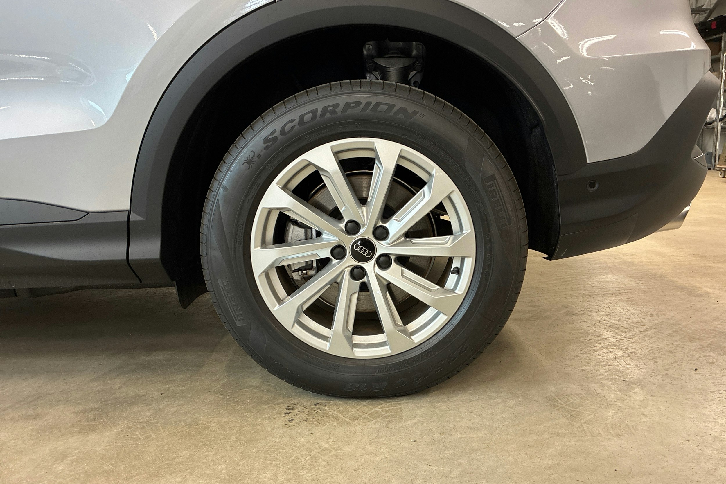 harmaa Audi Q5 2025 kuva 10.
