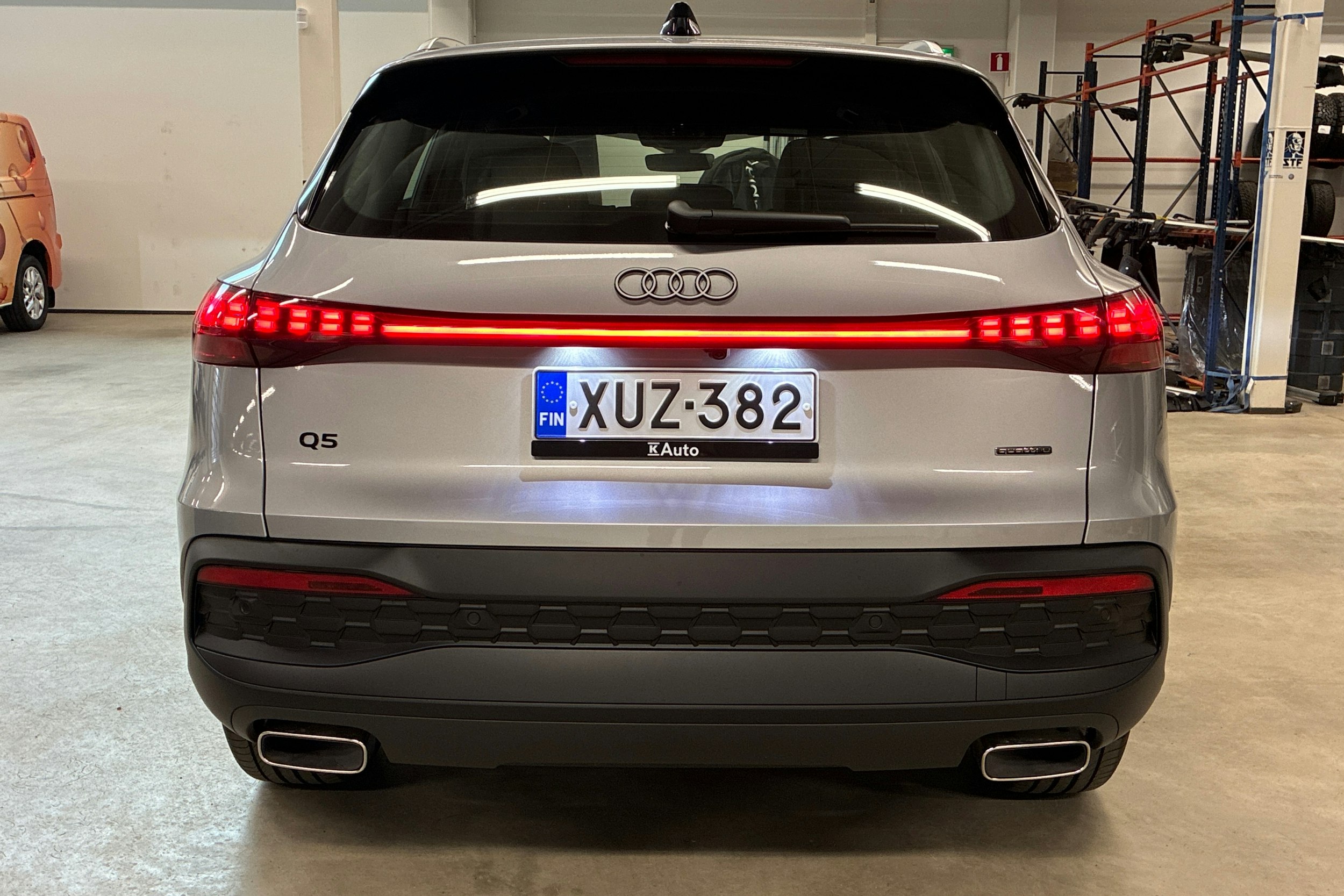 harmaa Audi Q5 2025 kuva 11.