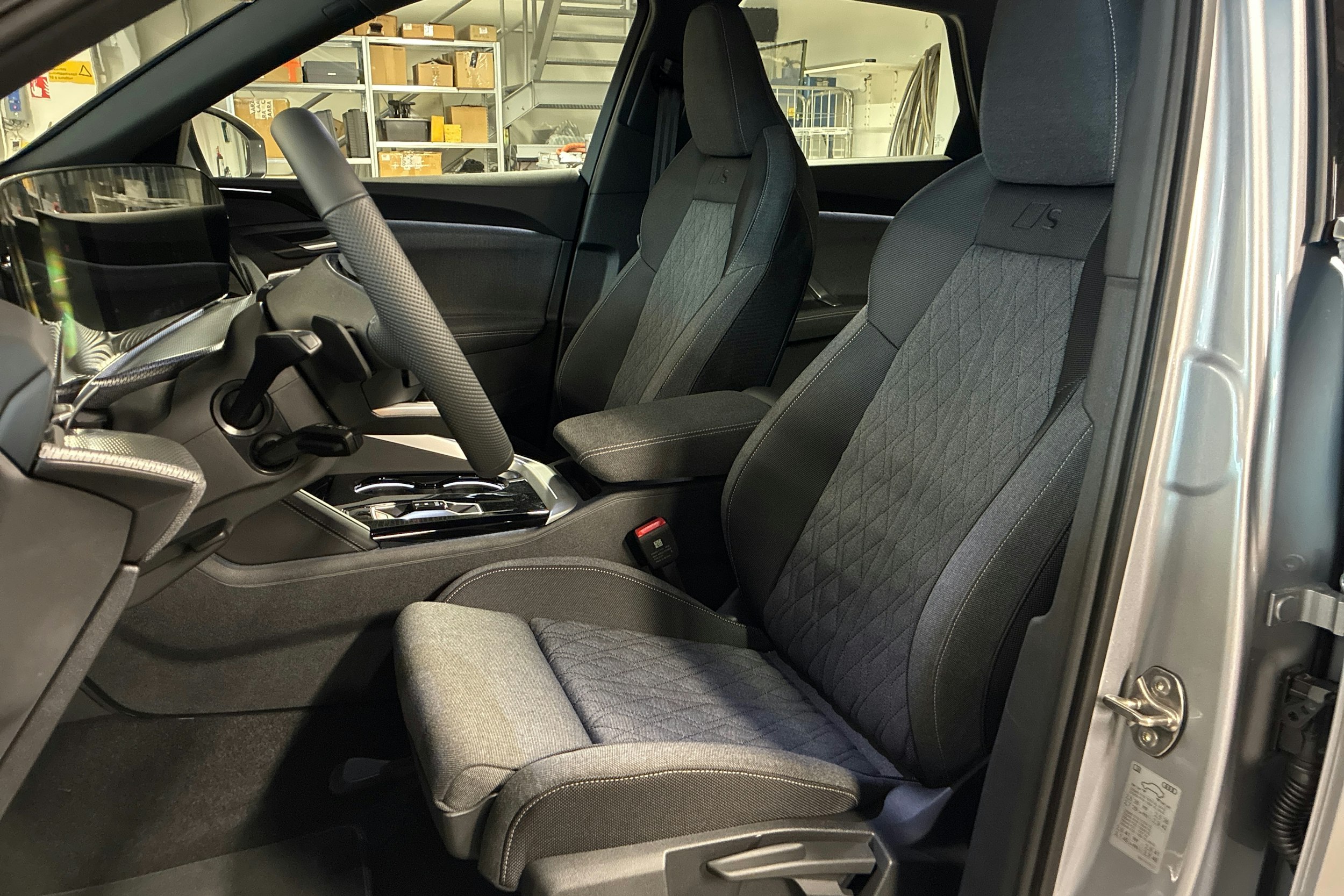 harmaa Audi Q5 2025 kuva 14.