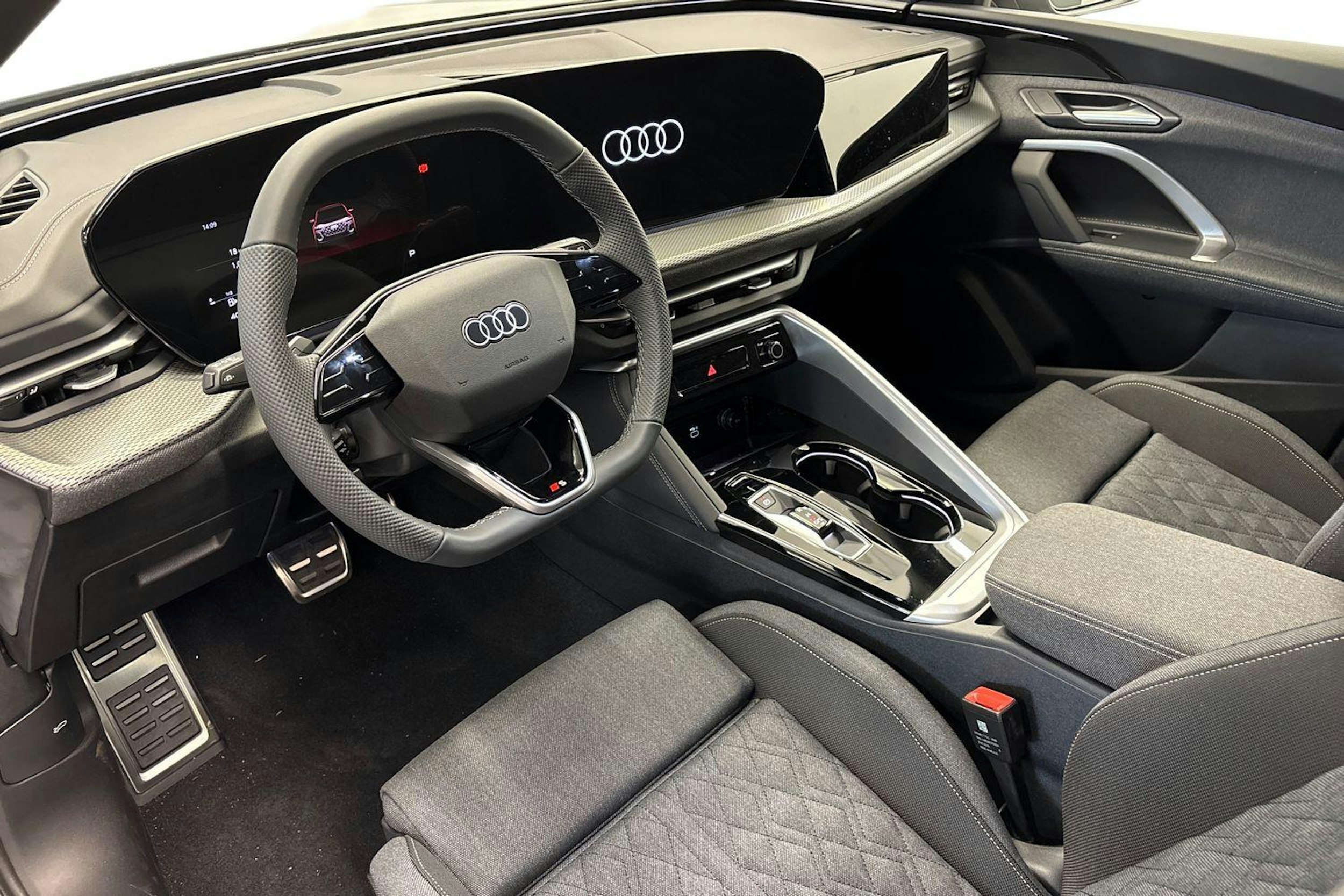 met. harmaa Audi Q5 2025 kuva 6.
