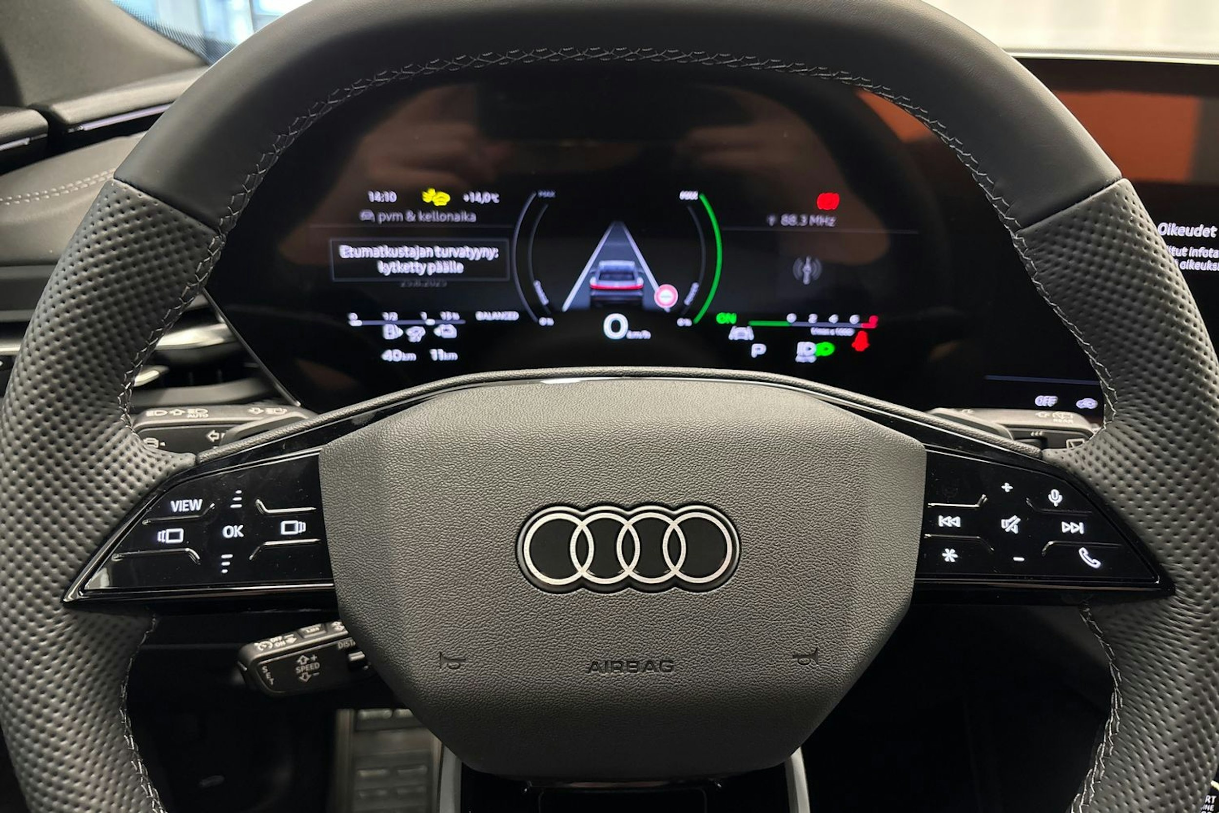 met. harmaa Audi Q5 2025 kuva 11.