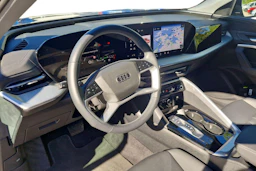 harmaa Audi Q5 2025 kuva 6.