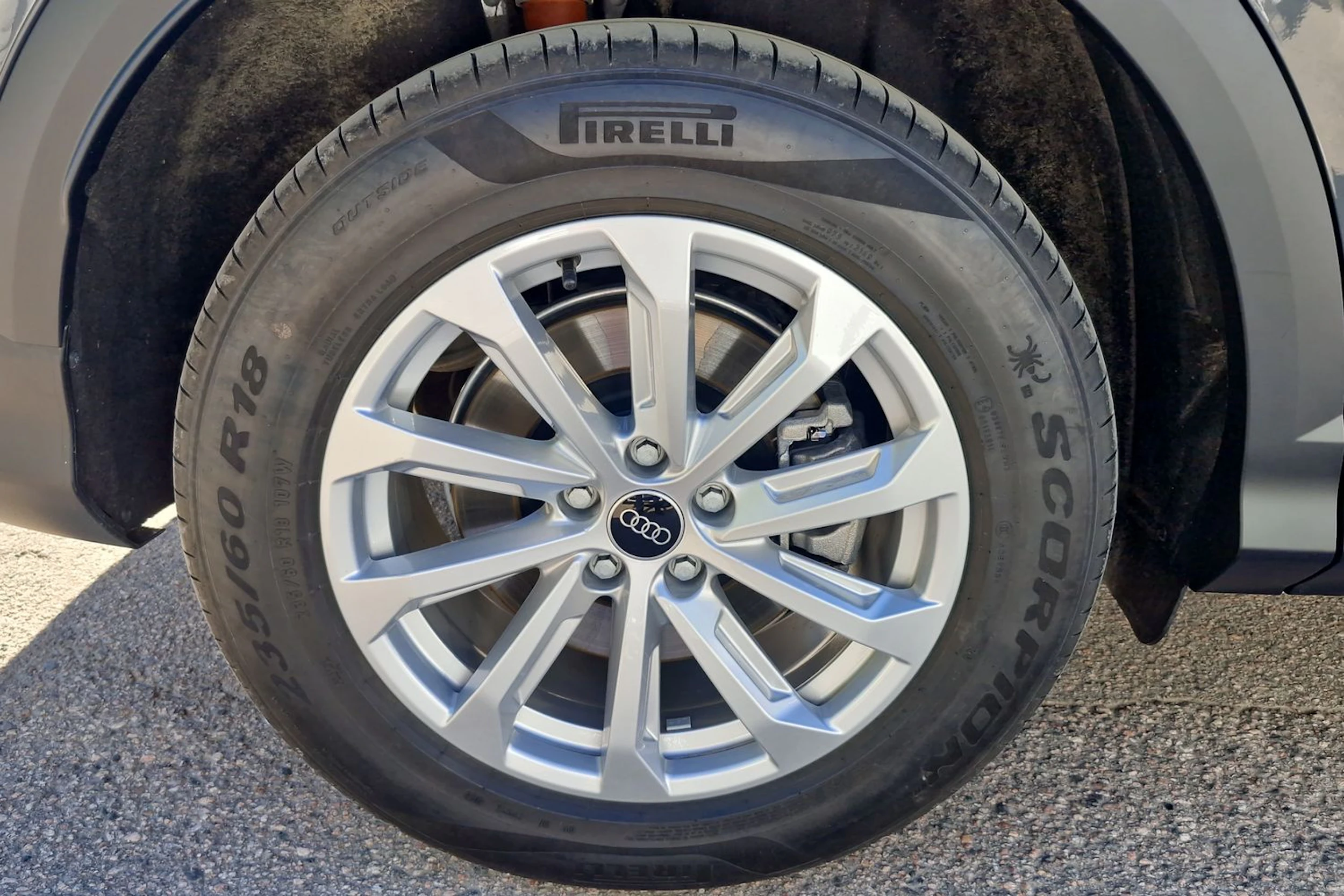harmaa Audi Q5 2025 kuva 10.