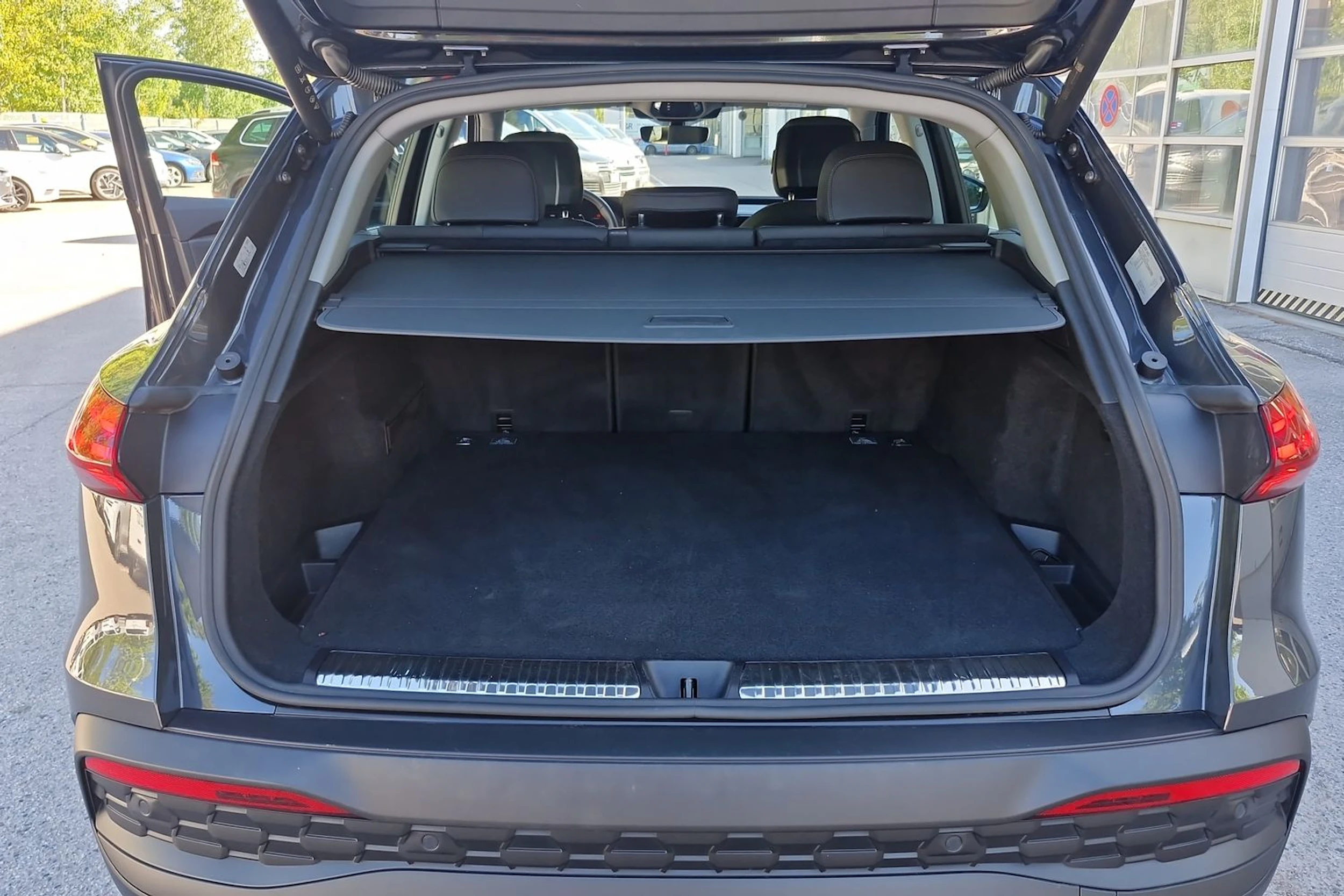 harmaa Audi Q5 2025 kuva 13.