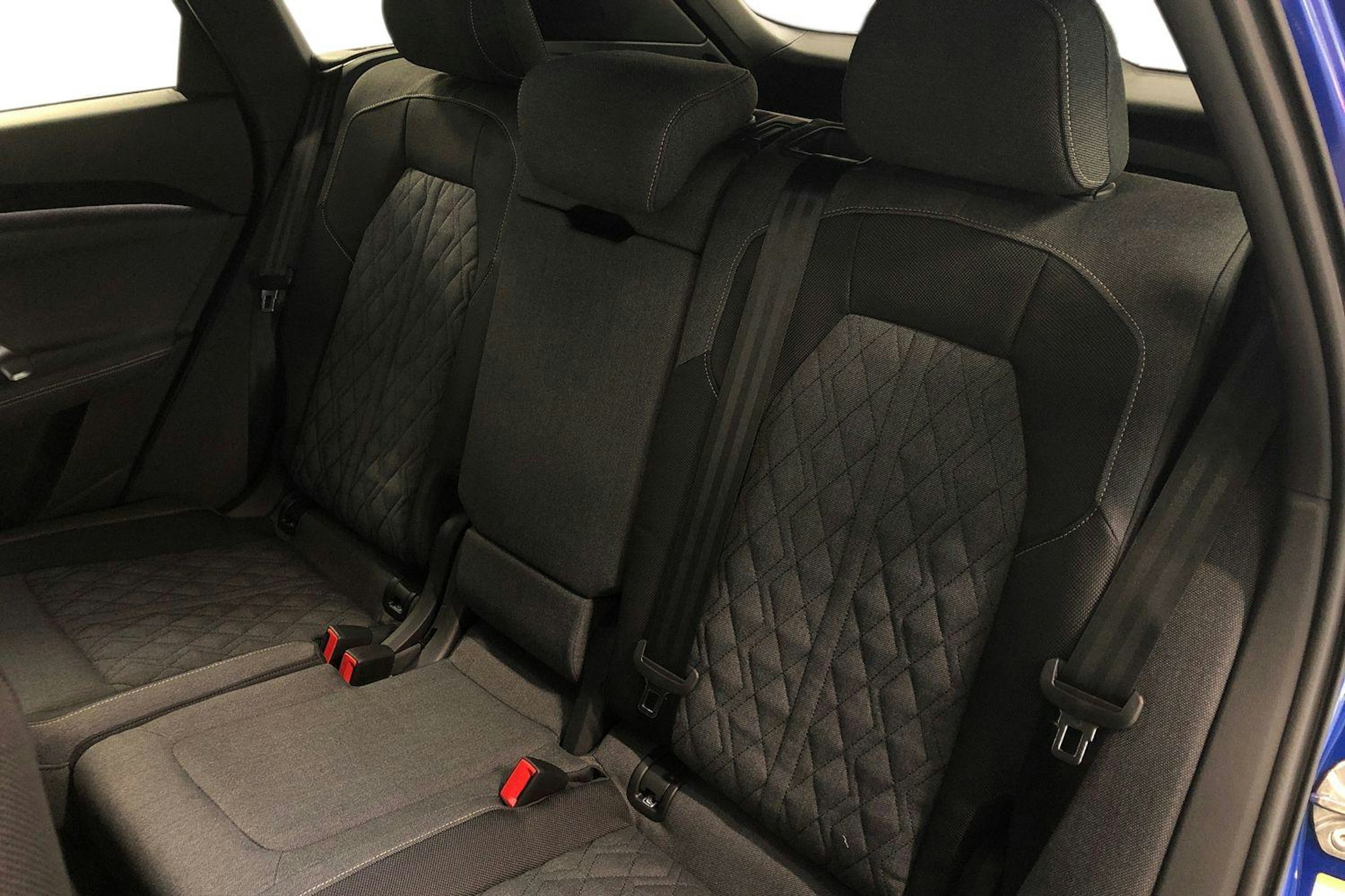met. sininen Audi Q5 2025 kuva 8.