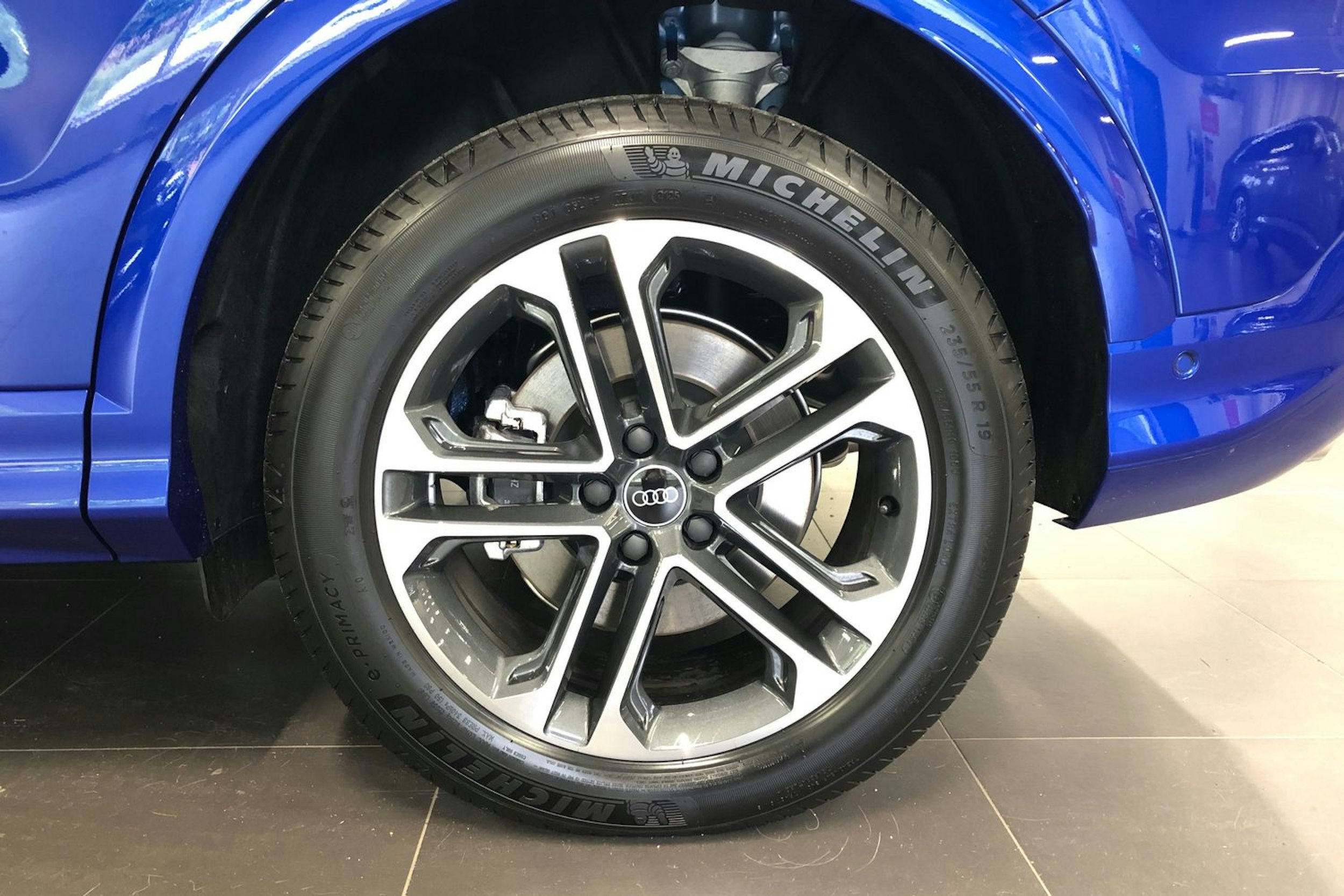 met. sininen Audi Q5 2025 kuva 10.