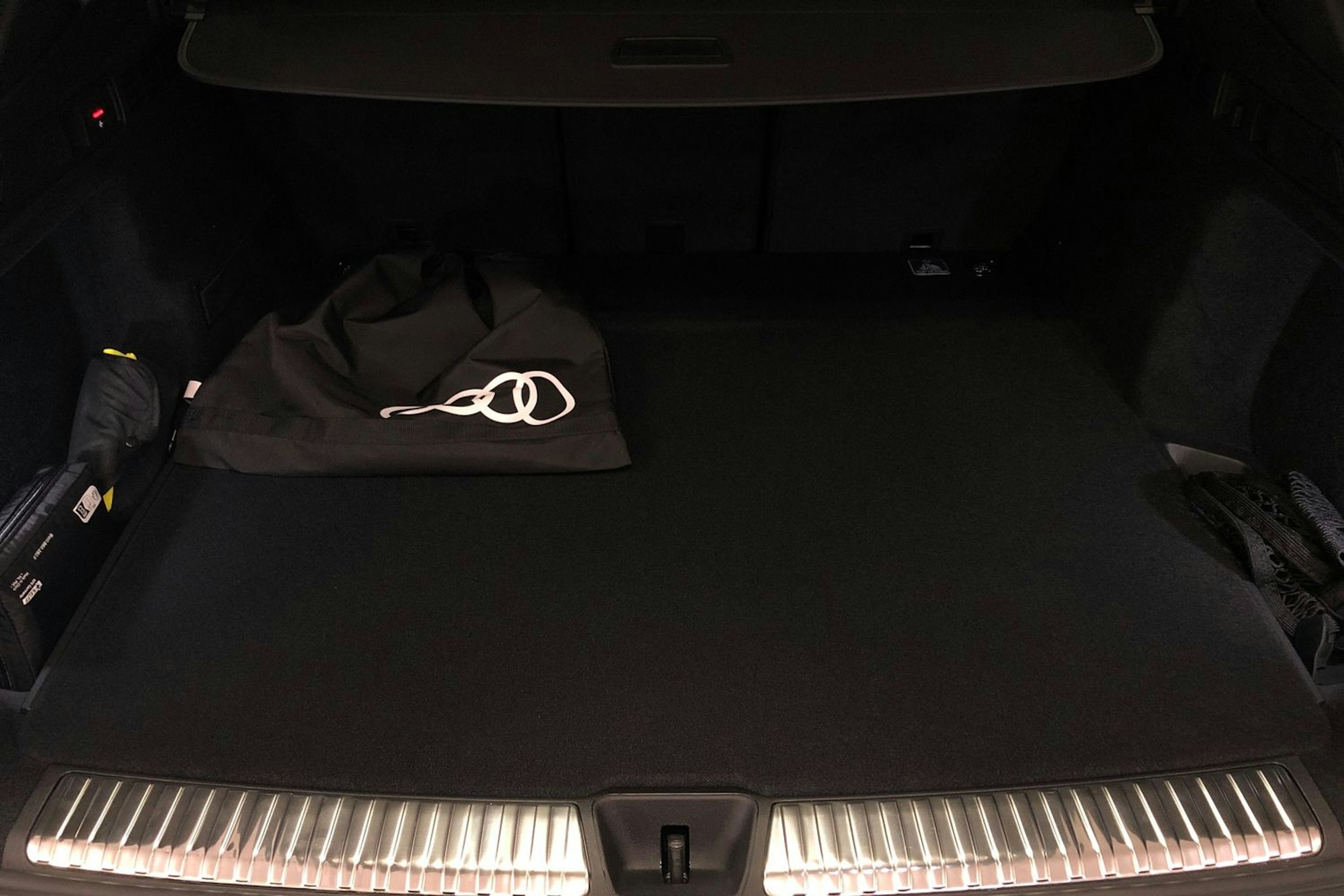 met. sininen Audi Q5 2025 kuva 12.