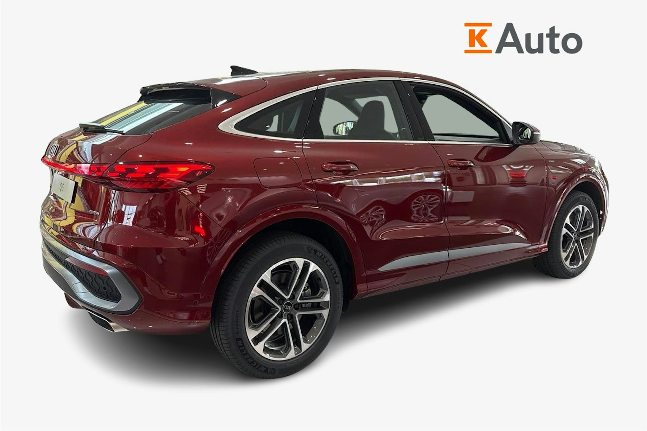 met. punainen Audi Q5 2025 kuva 5.
