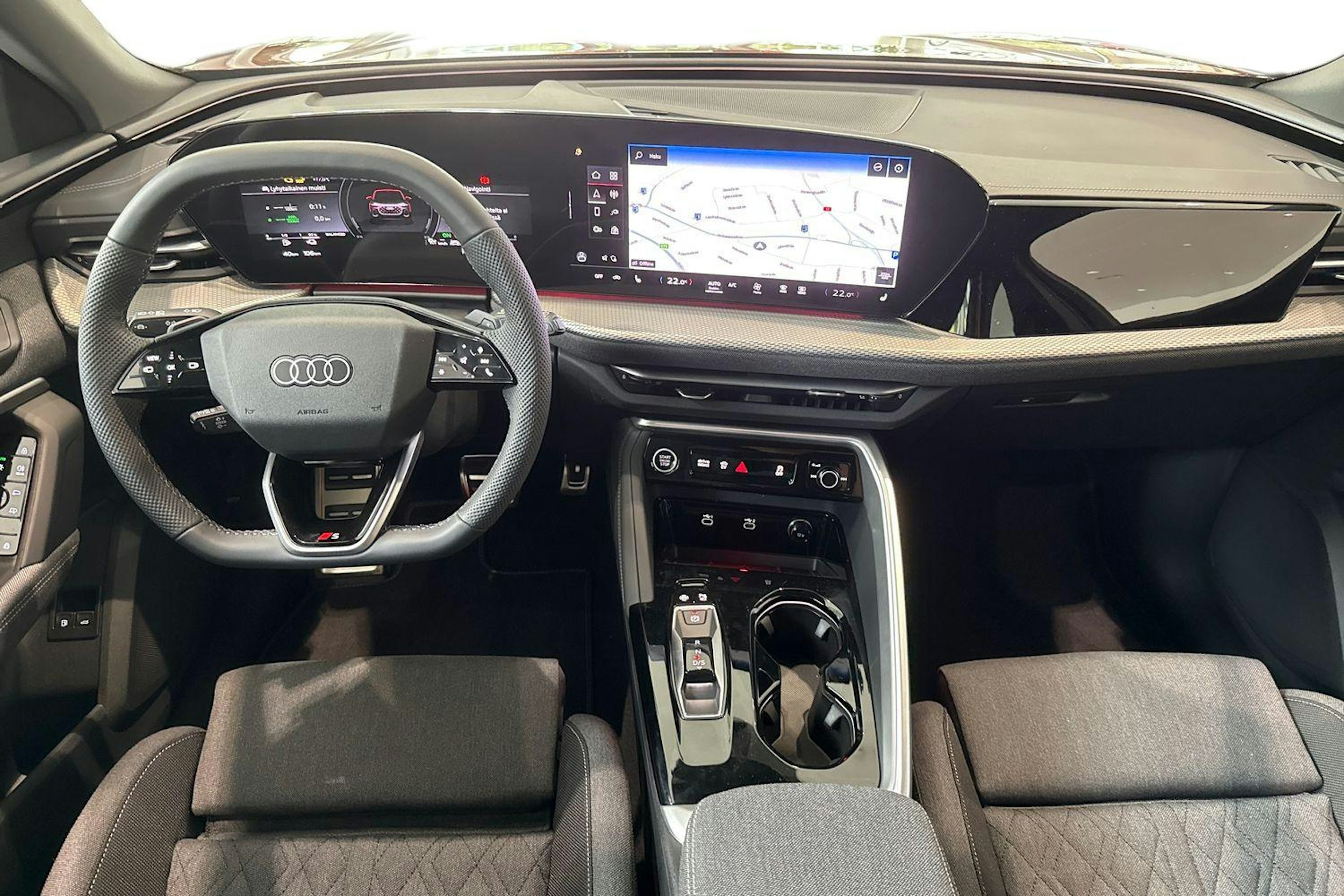 met. punainen Audi Q5 2025 kuva 7.