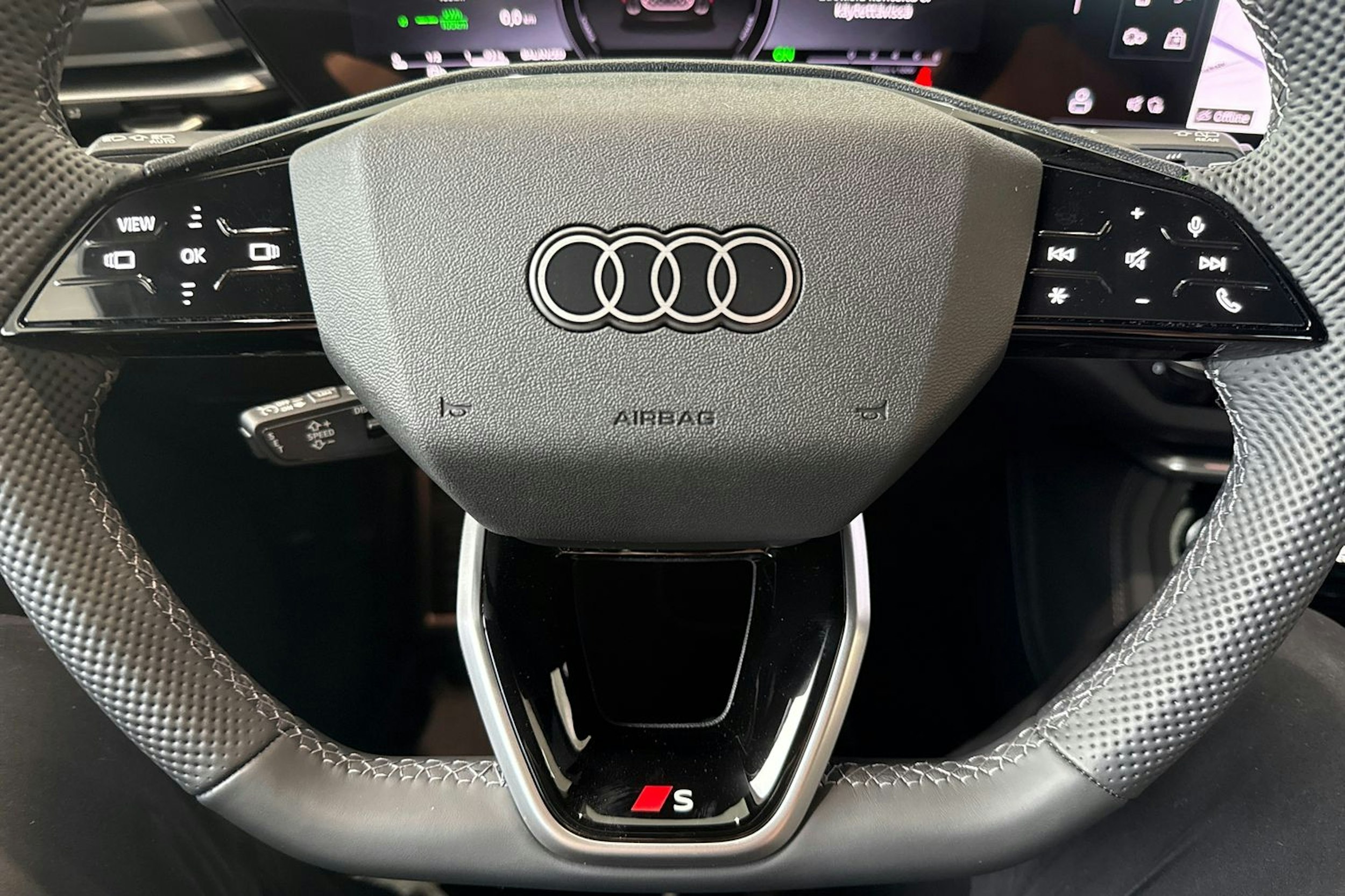 met. punainen Audi Q5 2025 kuva 12.
