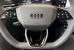 met. punainen Audi Q5 2025 kuva 12.