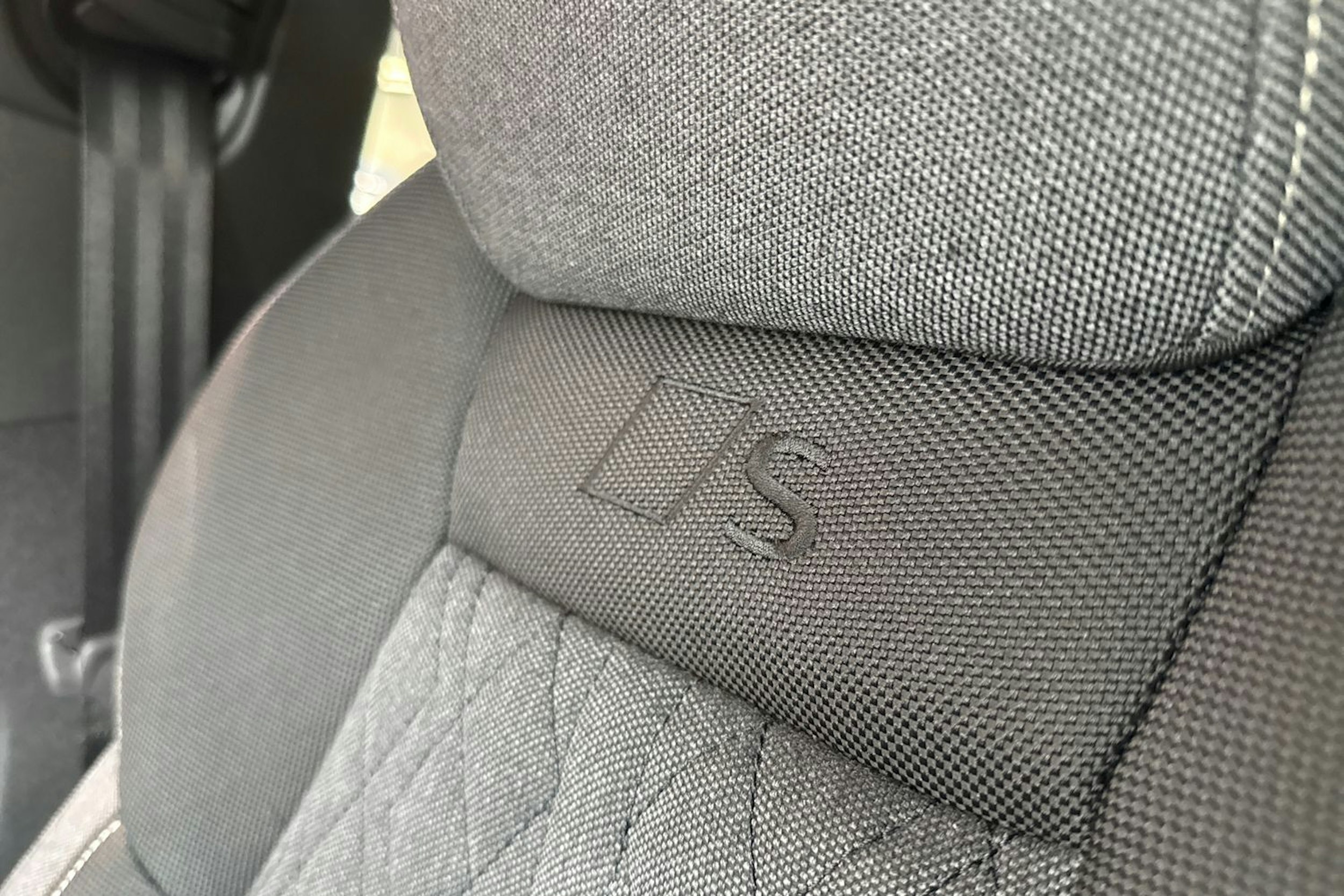 met. punainen Audi Q5 2025 kuva 15.