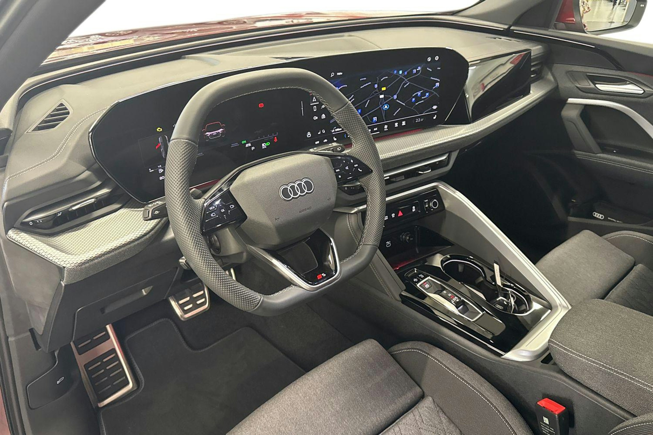 met. punainen Audi Q5 2025 kuva 6.
