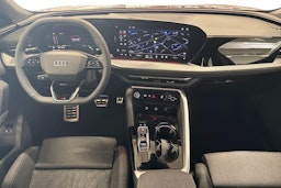 met. punainen Audi Q5 2025 kuva 7.
