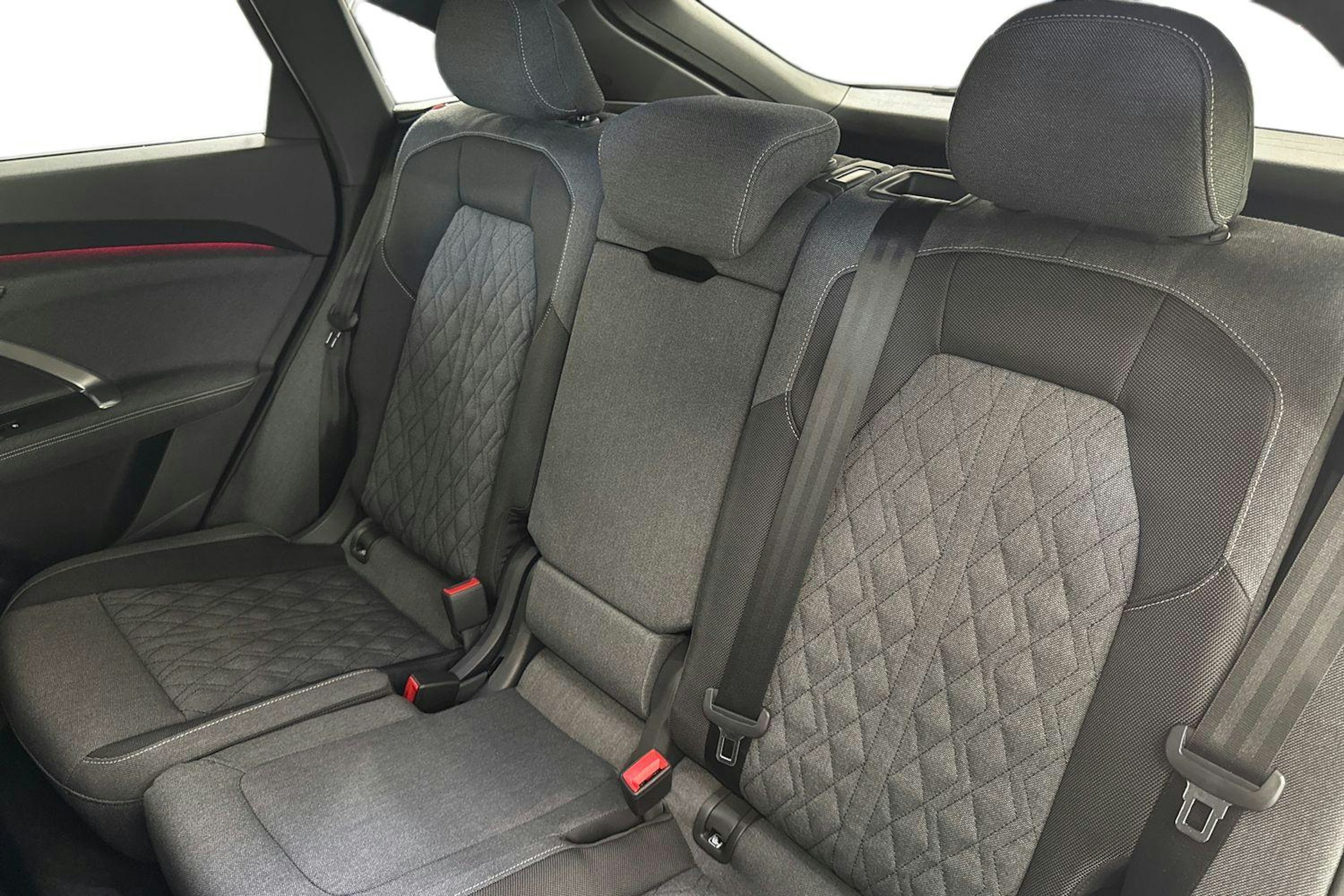 met. punainen Audi Q5 2025 kuva 8.