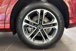 met. punainen Audi Q5 2025 kuva 10.