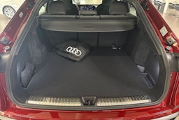 met. punainen Audi Q5 2025 kuva 11.
