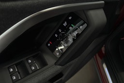 met. punainen Audi Q5 2025 kuva 13.