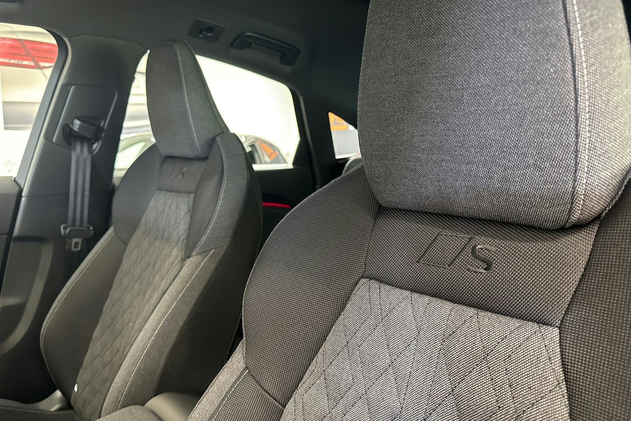met. punainen Audi Q5 2025 kuva 14.