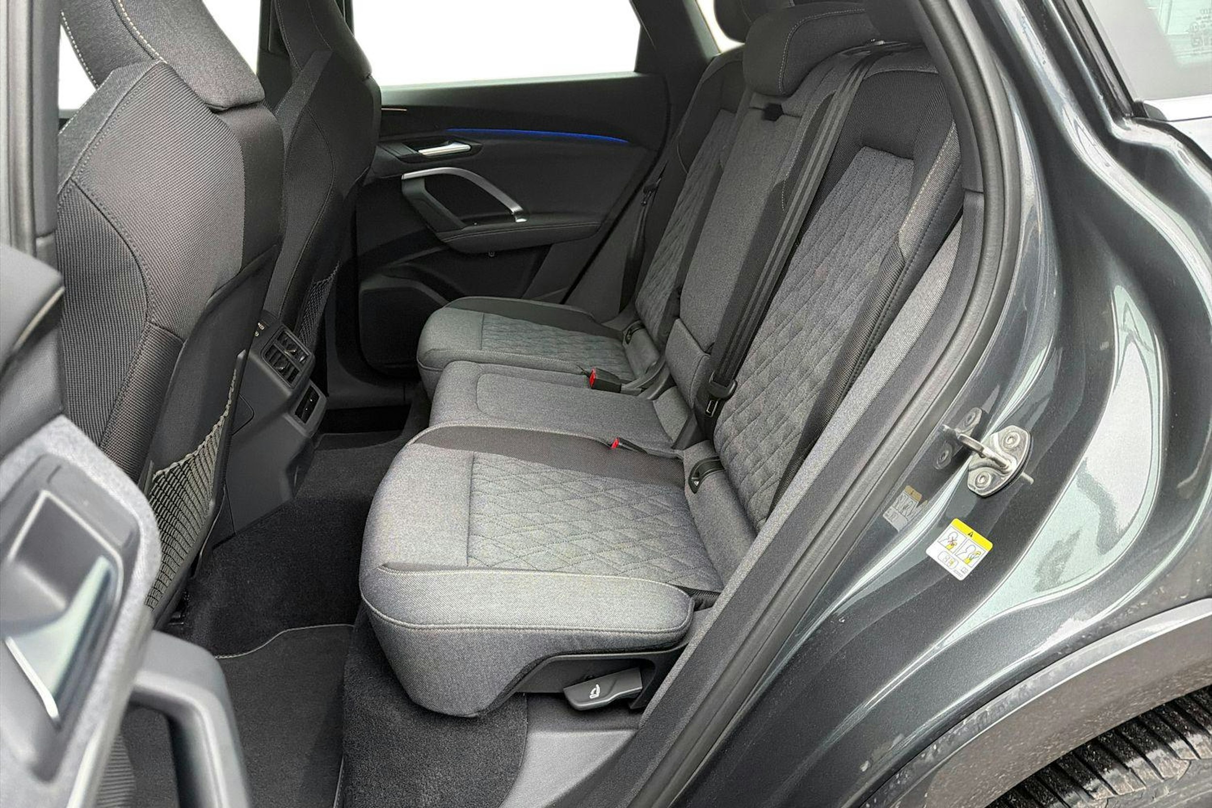harmaa Audi Q5 2025 kuva 8.