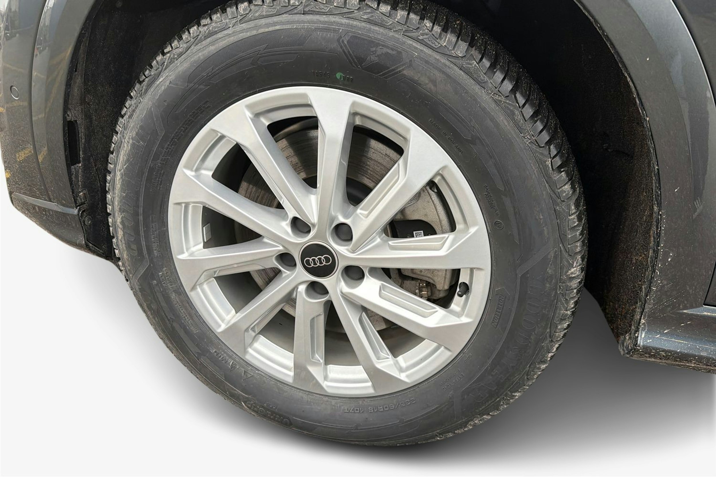 harmaa Audi Q5 2025 kuva 9.