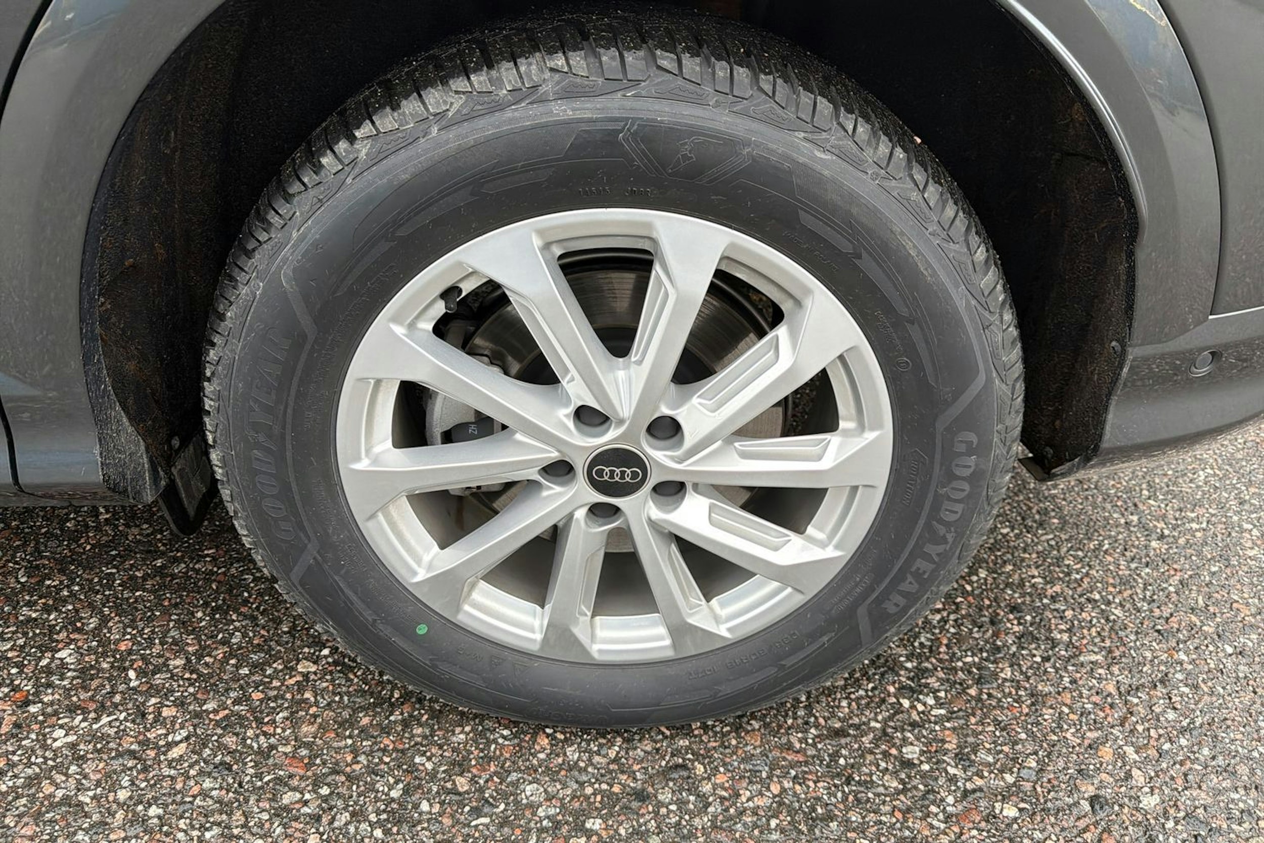 harmaa Audi Q5 2025 kuva 10.