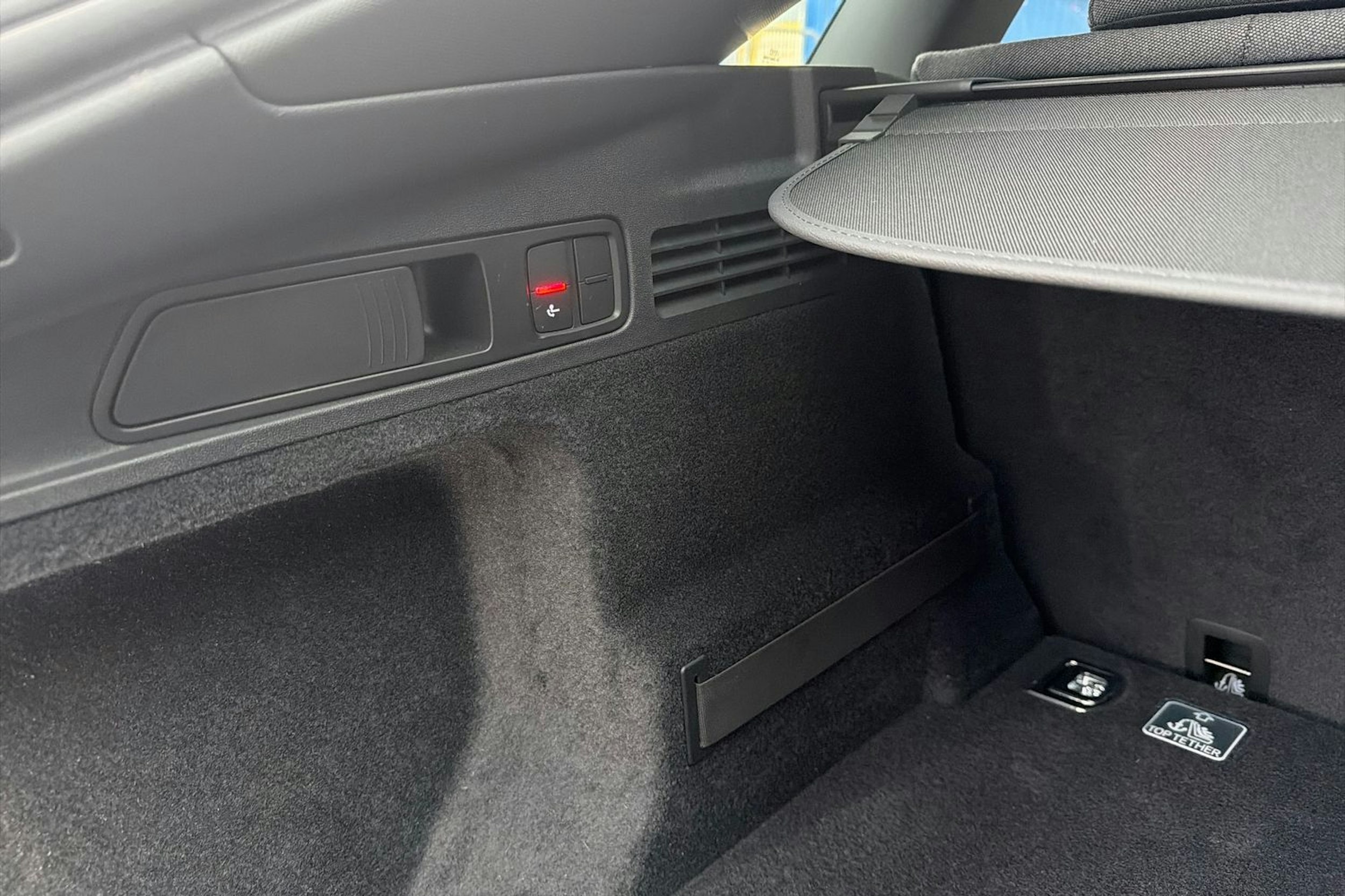 harmaa Audi Q5 2025 kuva 12.