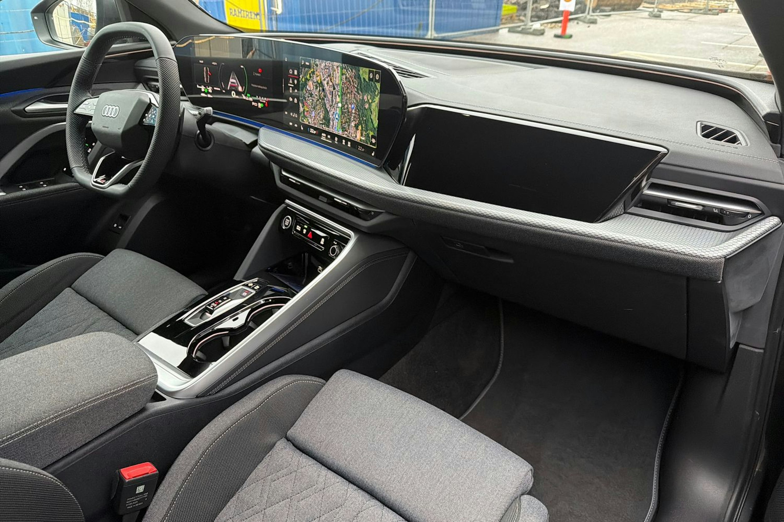 harmaa Audi Q5 2025 kuva 13.