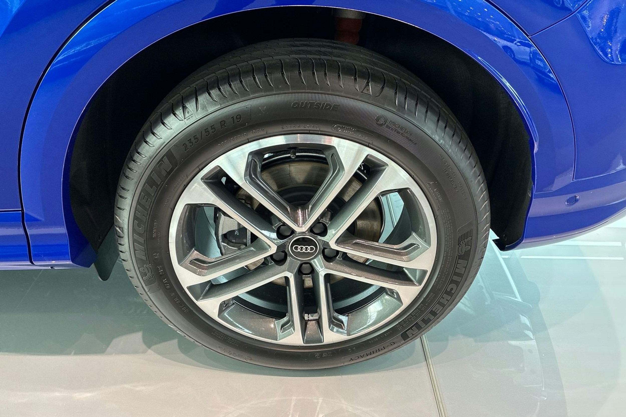 met. sininen Audi Q5 2025 kuva 10.