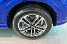 met. sininen Audi Q5 2025 kuva 10.