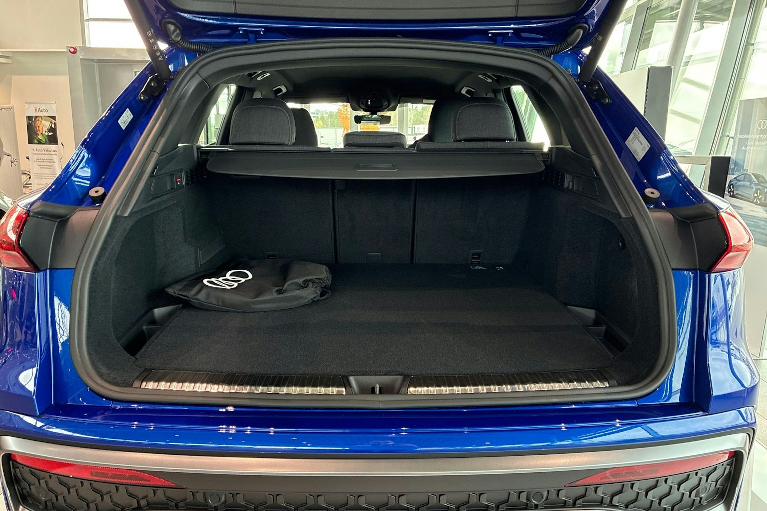 met. sininen Audi Q5 2025 kuva 11.