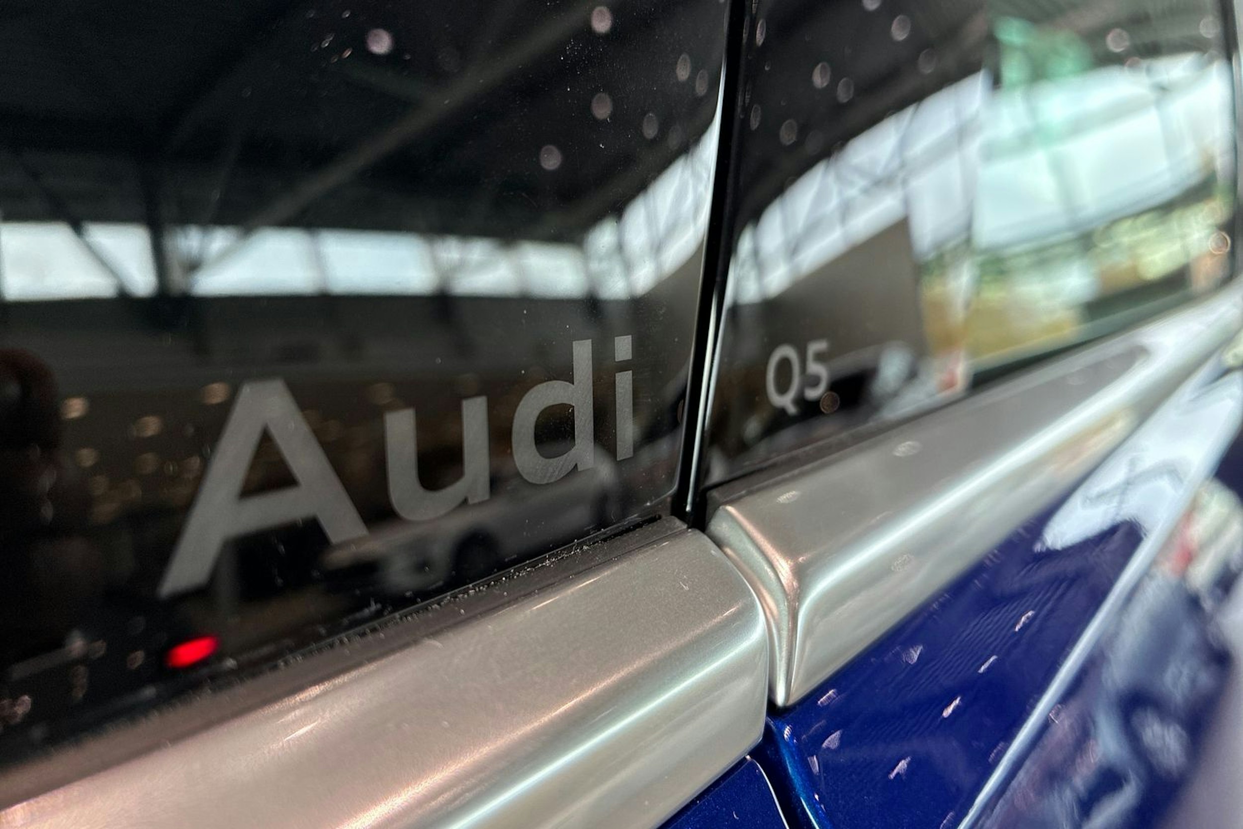 met. sininen Audi Q5 2025 kuva 12.