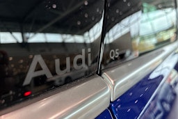 met. sininen Audi Q5 2025 kuva 12.