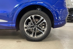 met. sininen Audi Q5 2025 kuva 10.