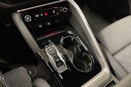 met. sininen Audi Q5 2025 kuva 15.