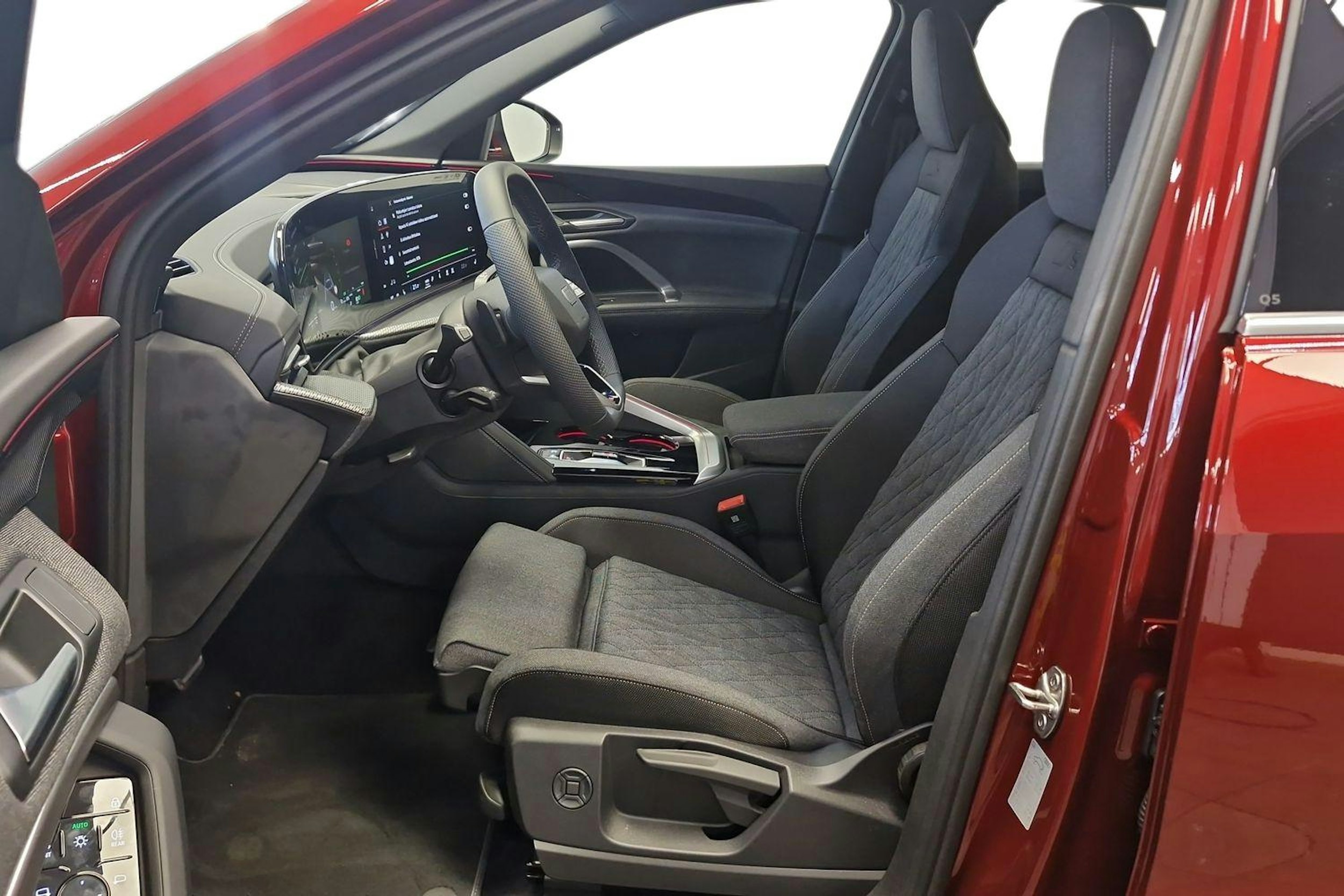 grenadine punainen Audi Q5 2025 kuva 3.