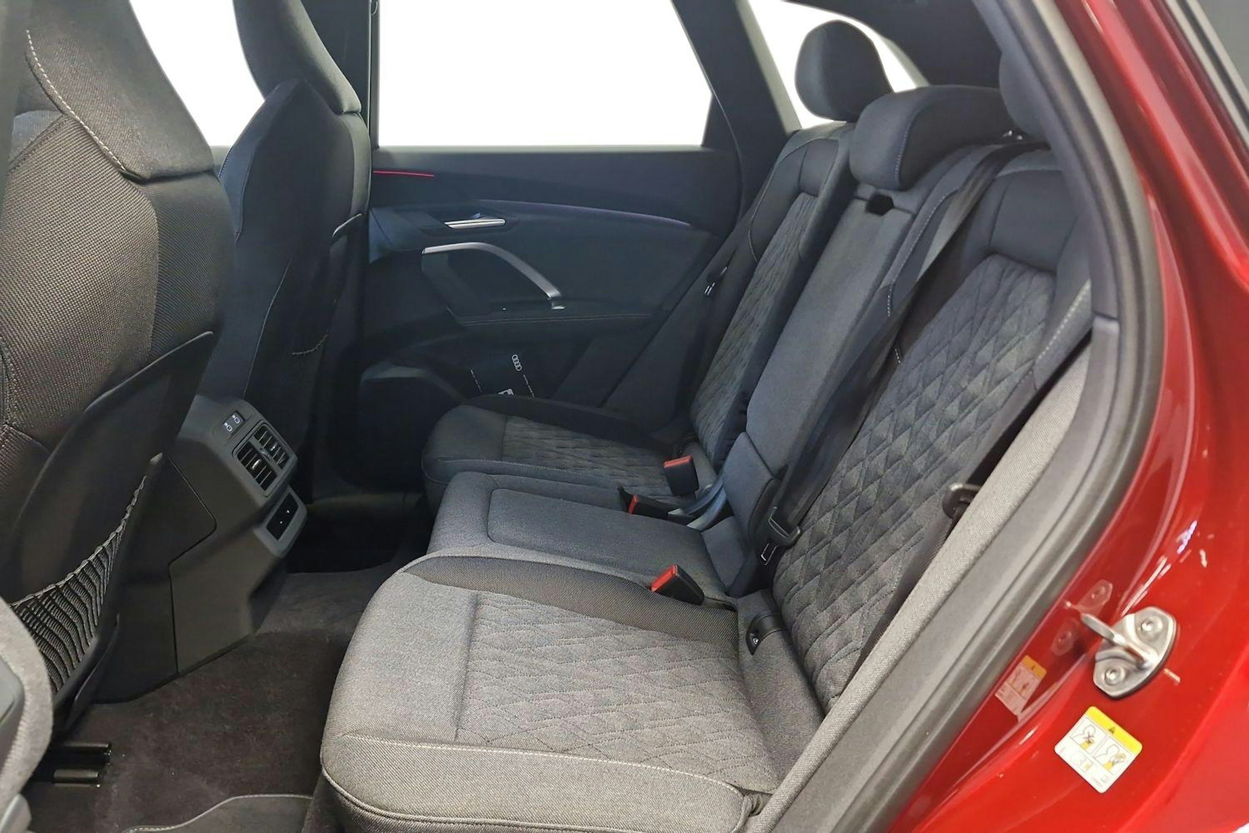 grenadine punainen Audi Q5 2025 kuva 4.