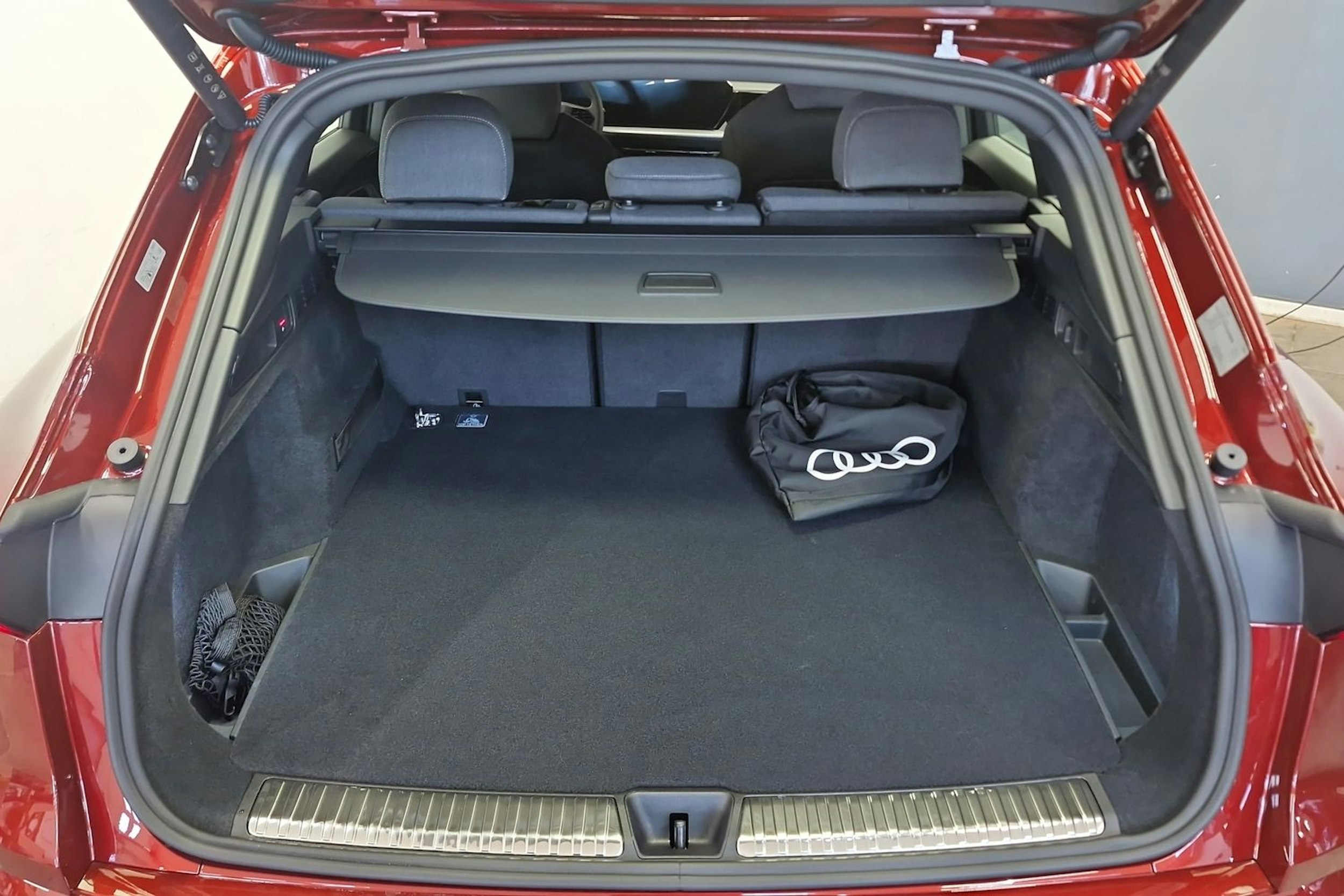 grenadine punainen Audi Q5 2025 kuva 5.