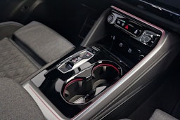 grenadine punainen Audi Q5 2025 kuva 10.