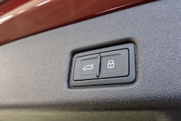 grenadine punainen Audi Q5 2025 kuva 12.