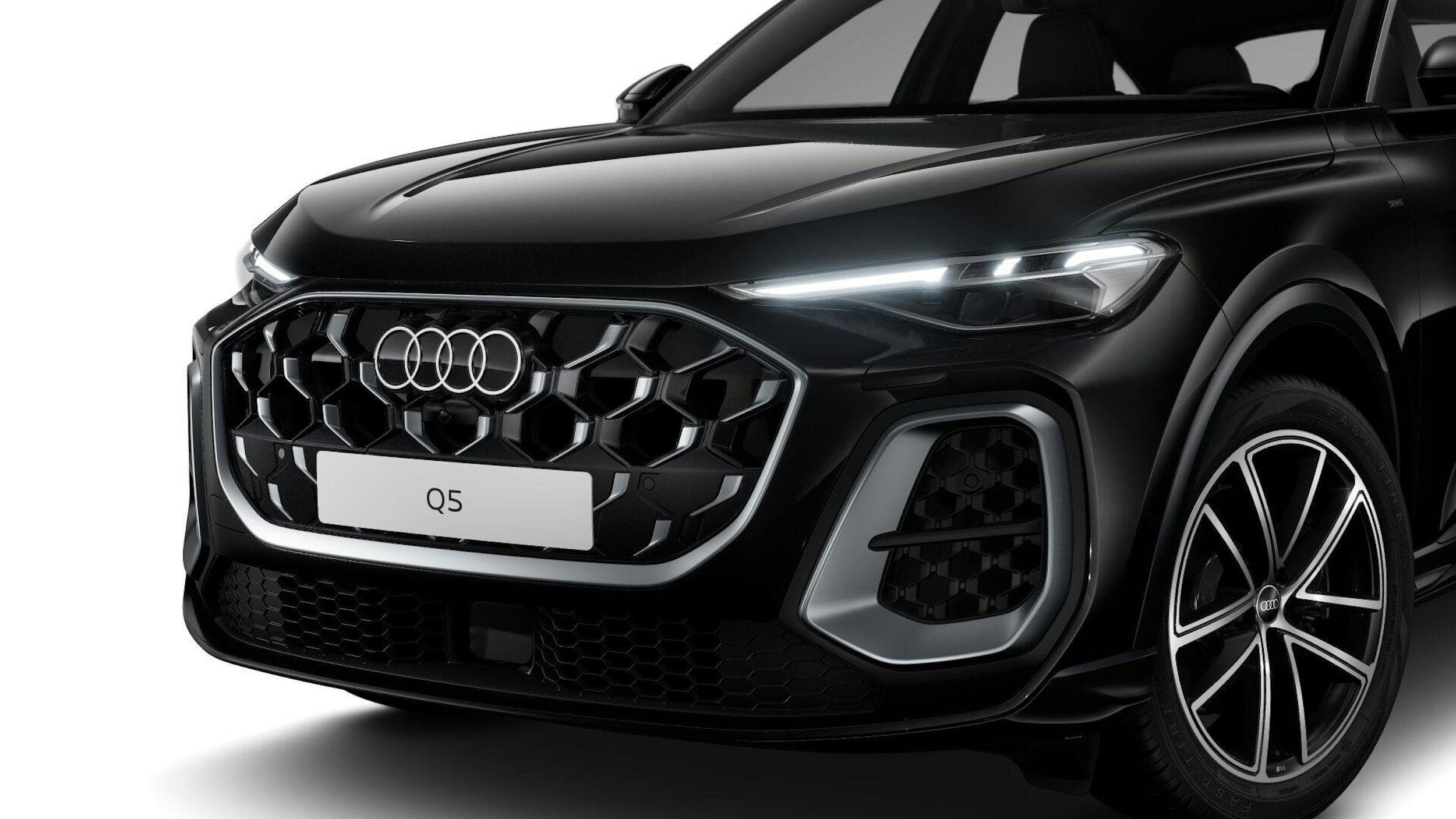 musta Audi Q5 2025 kuva 6.