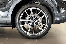 musta Audi Q5 2025 kuva 10.