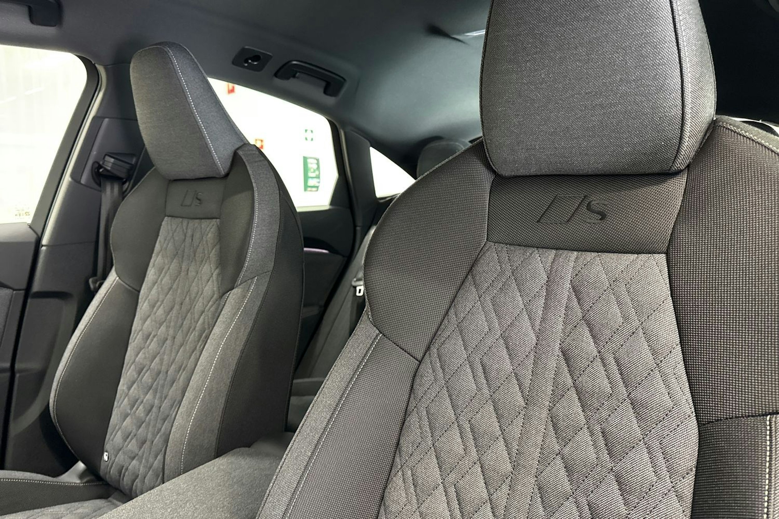 musta Audi Q5 2025 kuva 13.