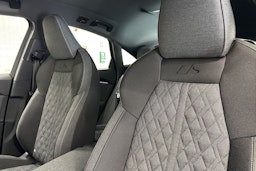 musta Audi Q5 2025 kuva 13.