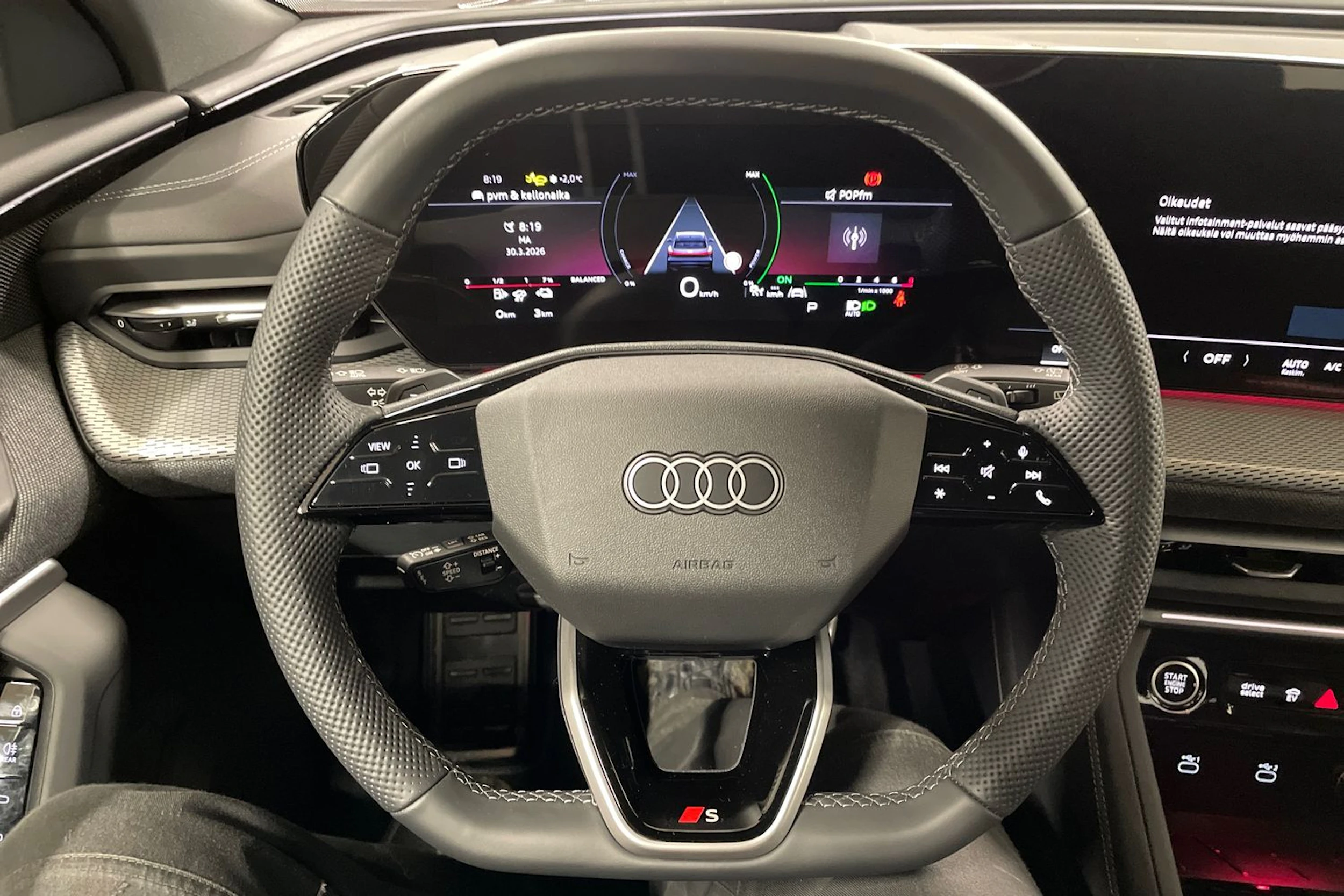 punainen Audi Q5 2025 kuva 13.