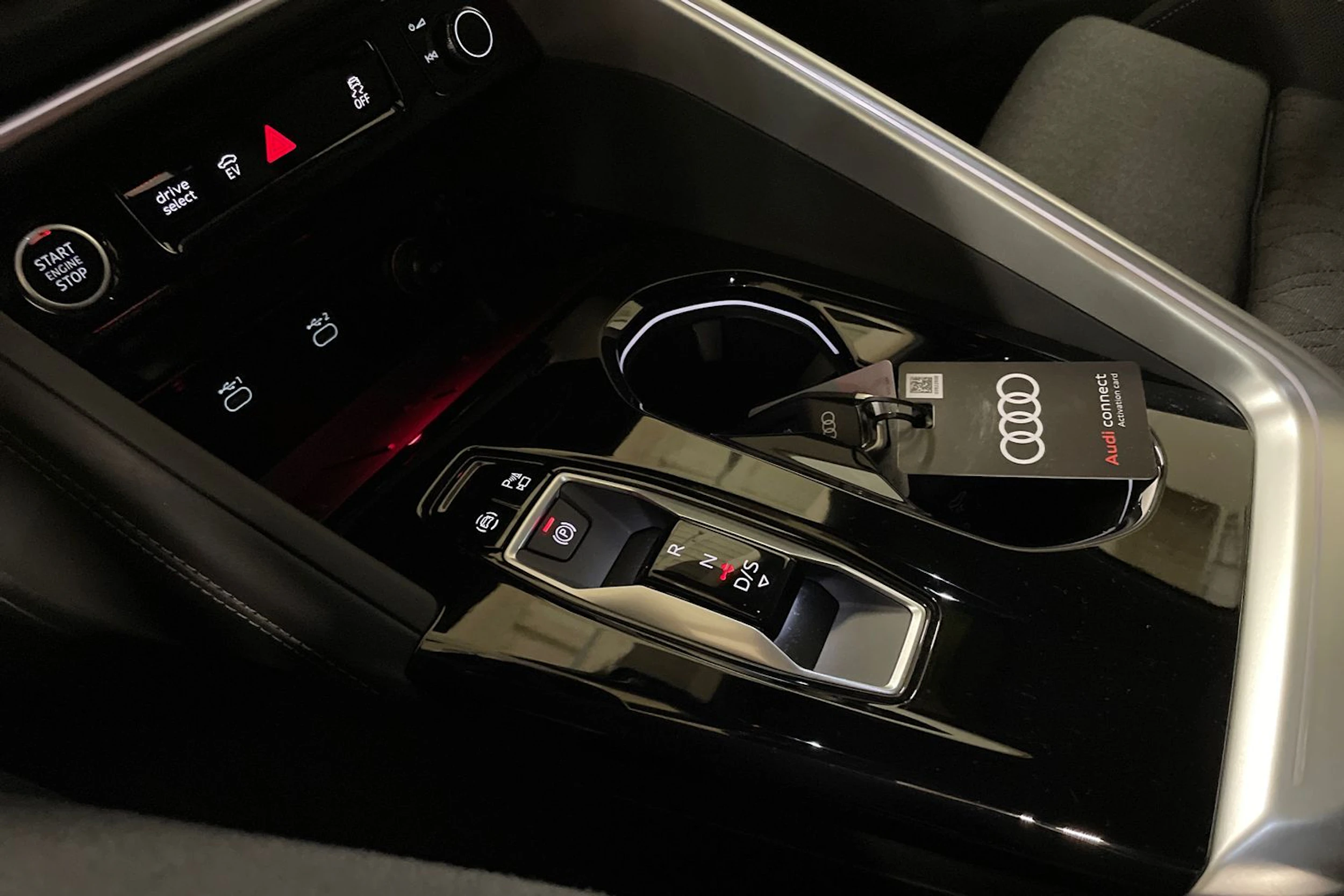 punainen Audi Q5 2025 kuva 15.