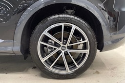 musta Audi Q5 2025 kuva 13.